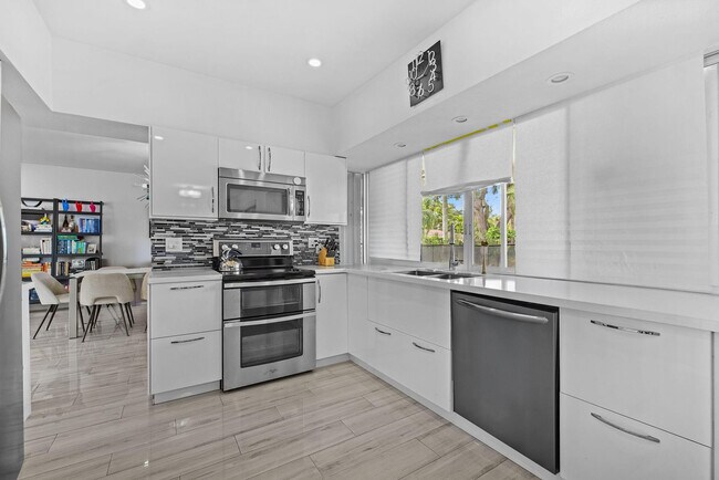 Building Photo - 3500 N 46th Ave