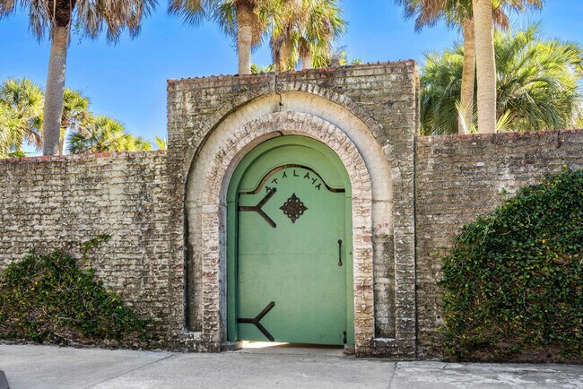 Building Photo - 587A Sunnyside Ave