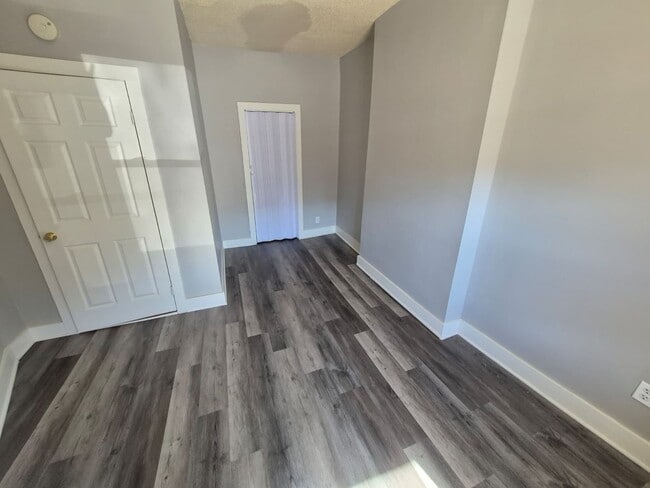 Building Photo - 1019-1021 Columbia St.