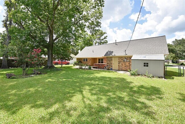 Building Photo - 1811 Laurel Oaks Dr