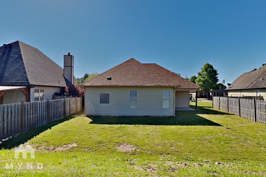 Building Photo - 1007 Riviera Dr