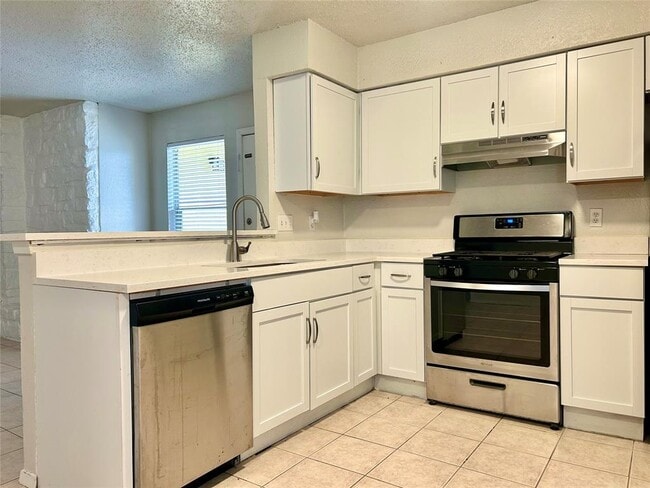 Building Photo - 2300 Cedrick Cove