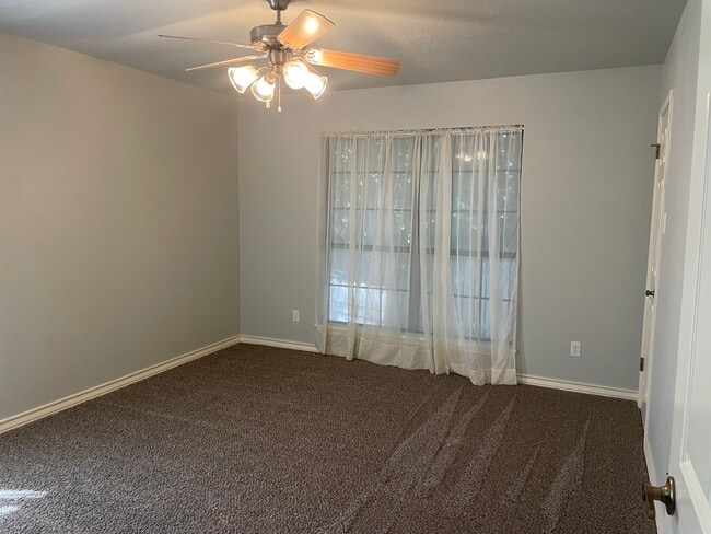 Building Photo - 1801 Woodstone Dr