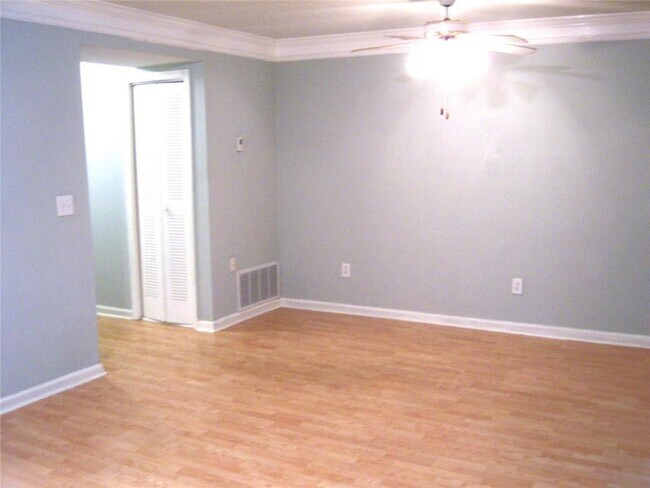 Building Photo - 760 Coventry Township Pl