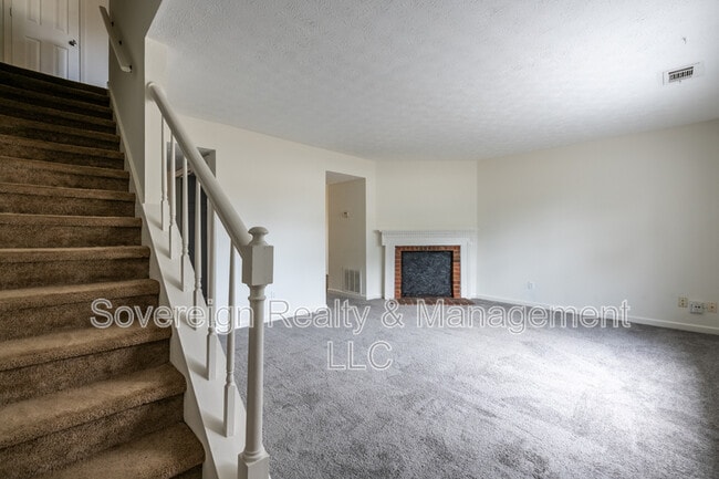 Building Photo - 582 Downing St