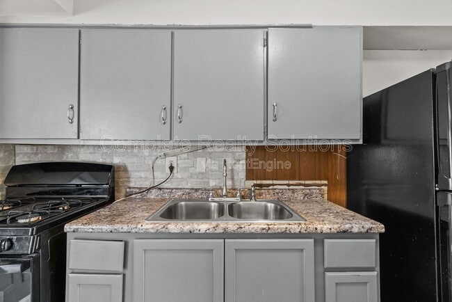 Building Photo - 409 Caithness Rd