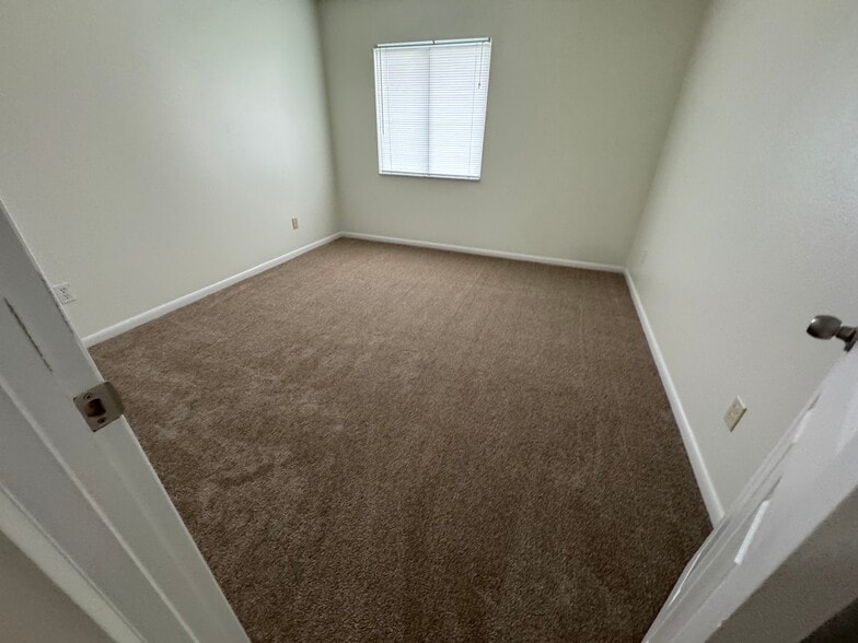 Building Photo - 568 Bahia Cir