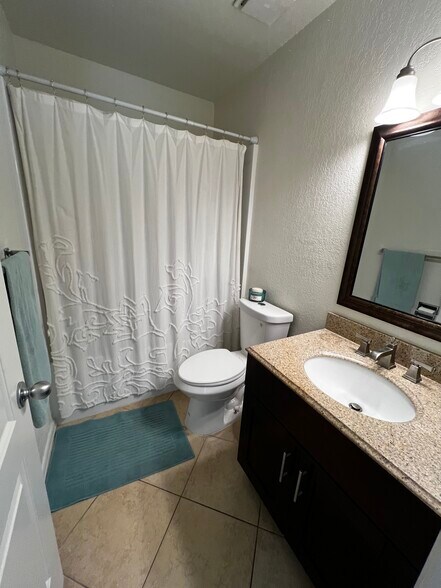 Building Photo - 261 Cottonwood Dr