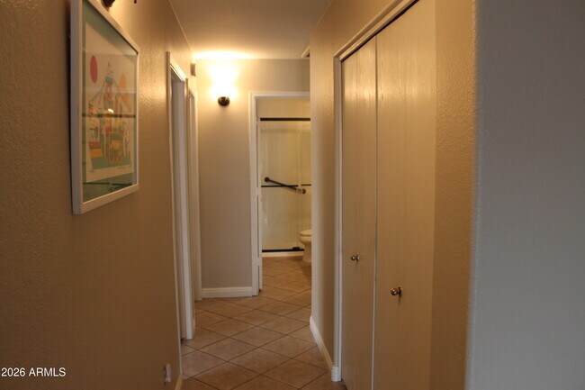 Building Photo - 740 W Baylor Ln