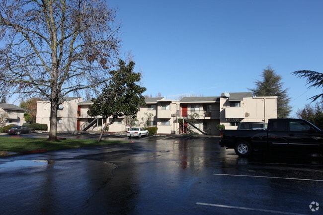 Building Photo - Parkwood Apartments