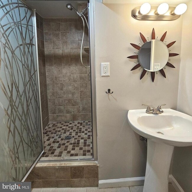Building Photo - 2214 Arlington Terrace