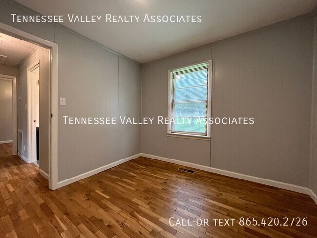 Building Photo - 3009 Cox Ln