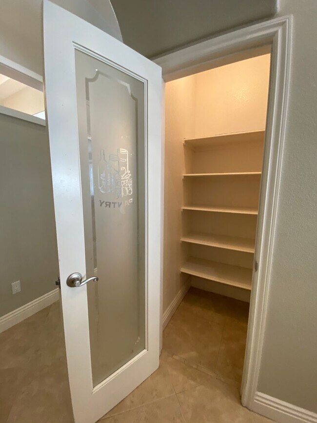 Building Photo - CALVADA VALLEY U.1 - Oakleaf Avenue