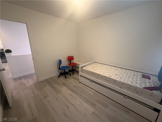 Building Photo - 569 Port Talbot Ave