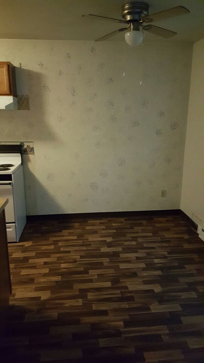 Building Photo - Rosewood Apartments