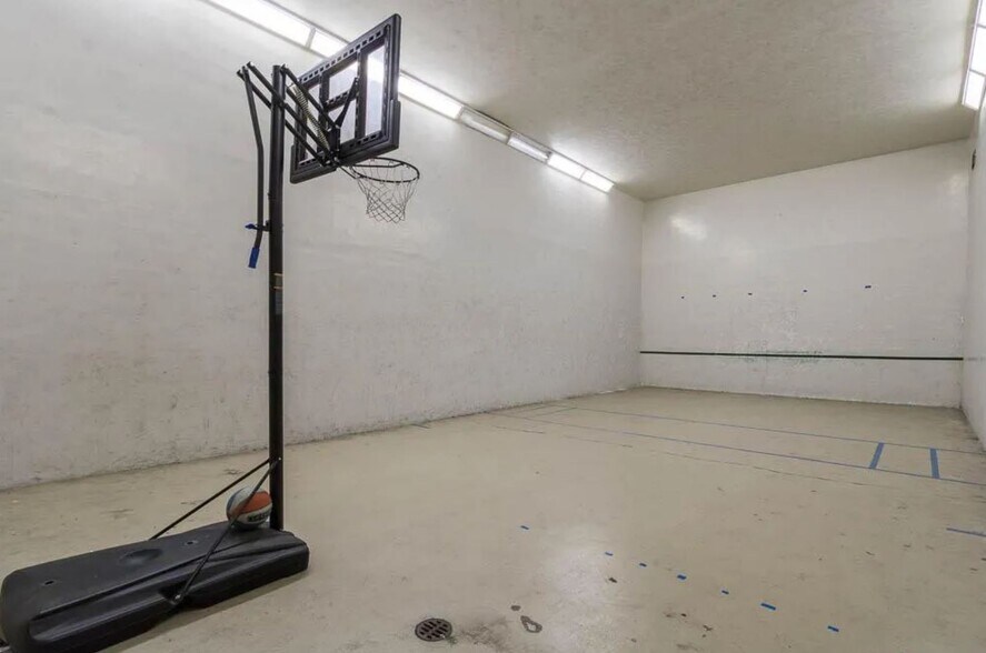 Building Photo - 4633 Marine Ave