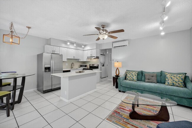 Building Photo - 2624 NE 30th Pl