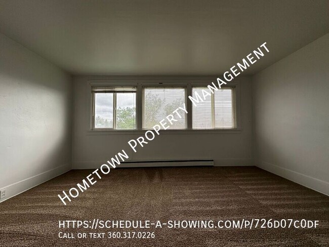 Building Photo - Updated 2 Bdr 1 bath Apt. Tacoma! Availabl...