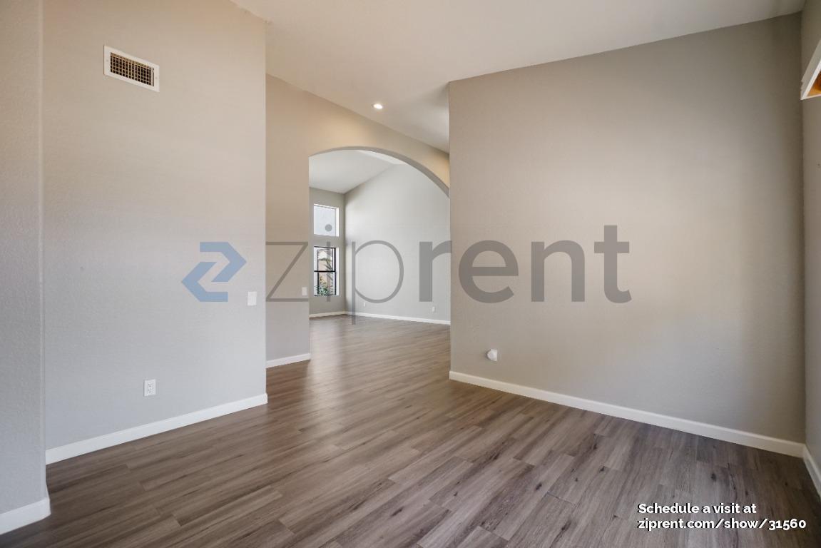 Building Photo - 5636 E Paradise Ln