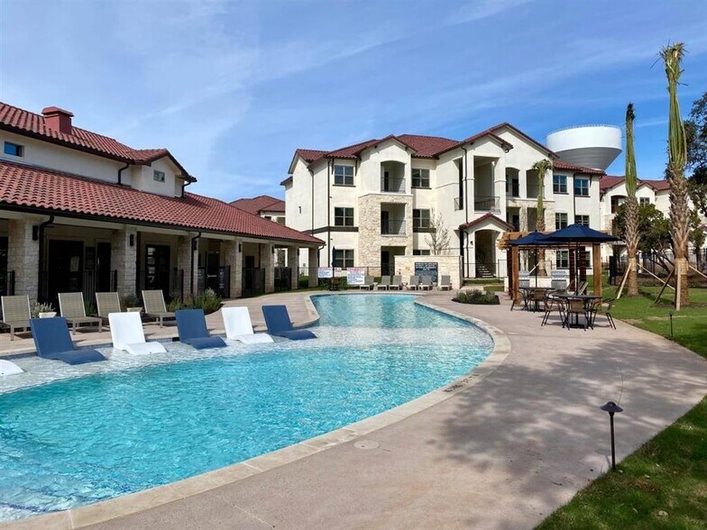 Avery Oaks 9019 N Lake Creek Pky Austin TX 78717 Apartment Finder