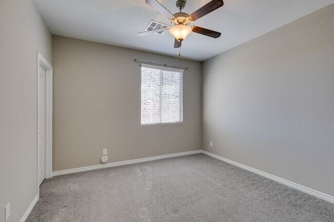 Building Photo - Beautiful Next-Gen Home with Private Entry Suite & Spacious Backyard * MOVE IN SPECIAL*
