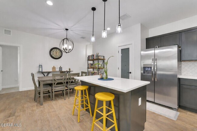 Building Photo - 13841 Paseo De La Luna Ave