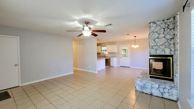 Building Photo - 1223 Redwood Ln