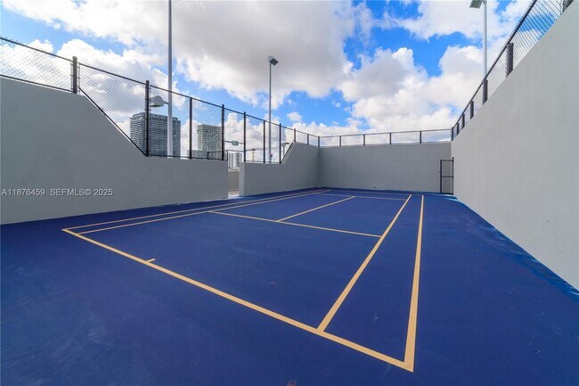 Building Photo - 501 NE 31st St