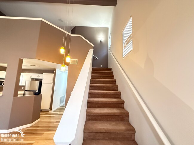 Building Photo - Beautifully Maintained 2Bdm 2Ba Two-story ...