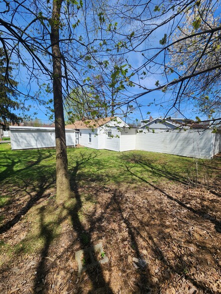 Building Photo - 15002 Ohio Ave