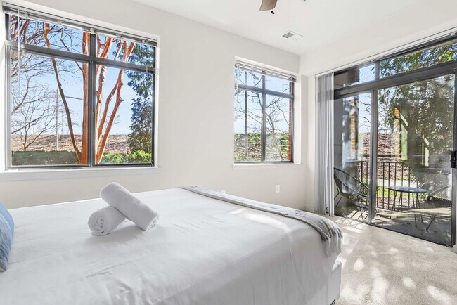 Building Photo - 305 10th Street South