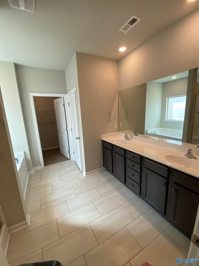 Building Photo - 14980 Westmeade Ln