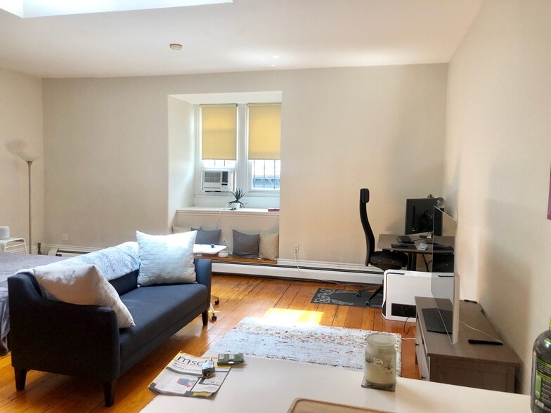 Building Photo - 105 Beacon St