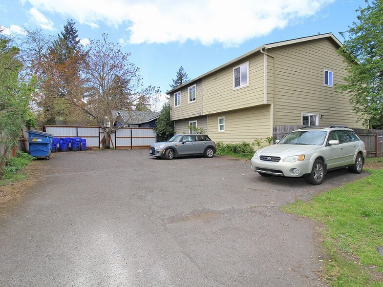 Building Photo - 7630 SE Woodstock Blvd