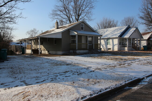 Building Photo - 316 Maple St