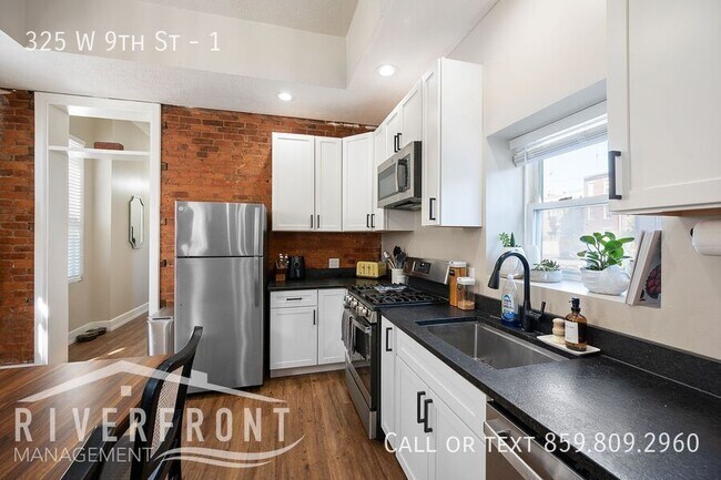 Building Photo - 325 W 9th St