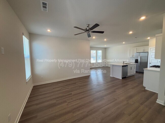 Building Photo - 4802 W Planetree St