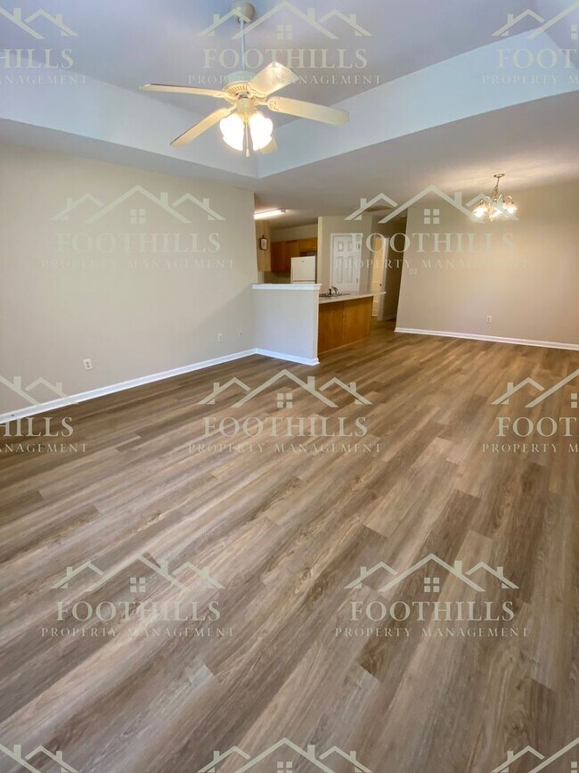 Building Photo - Single Family Home with Attached Garage