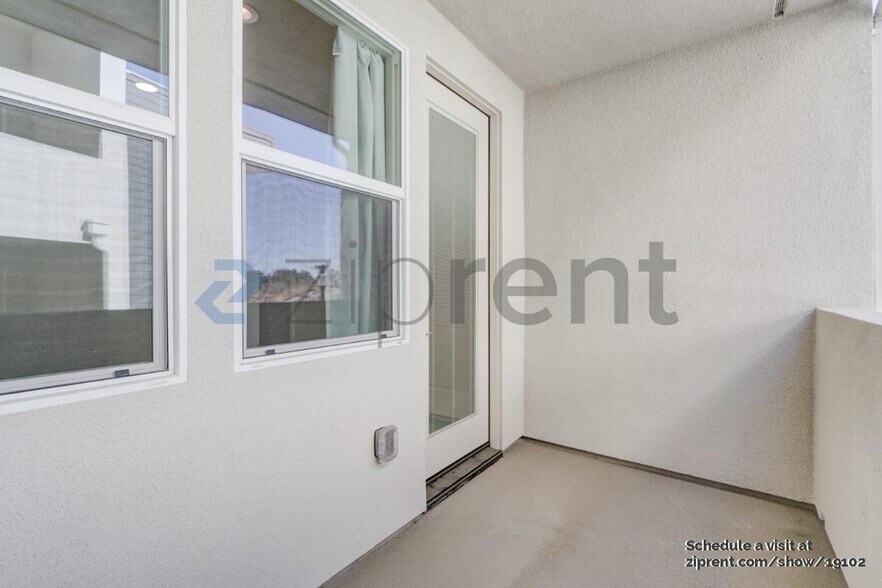 Building Photo - 2700 Wildflower Sta Pl
