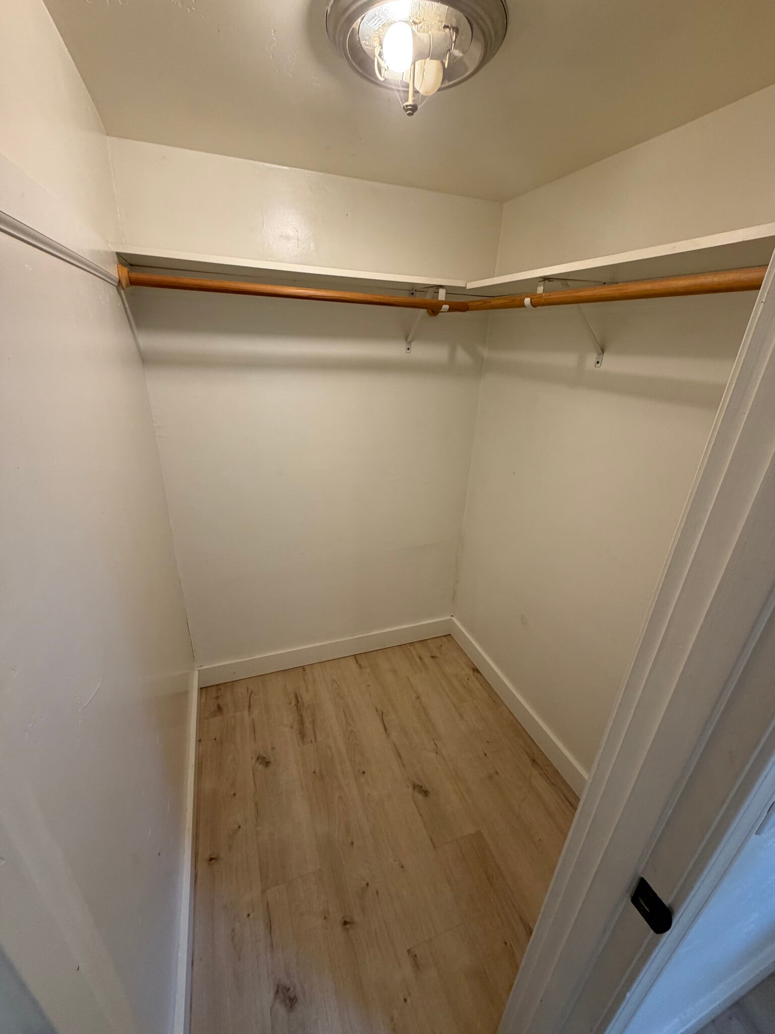 Closet bedroom - 3756 Busey Ln