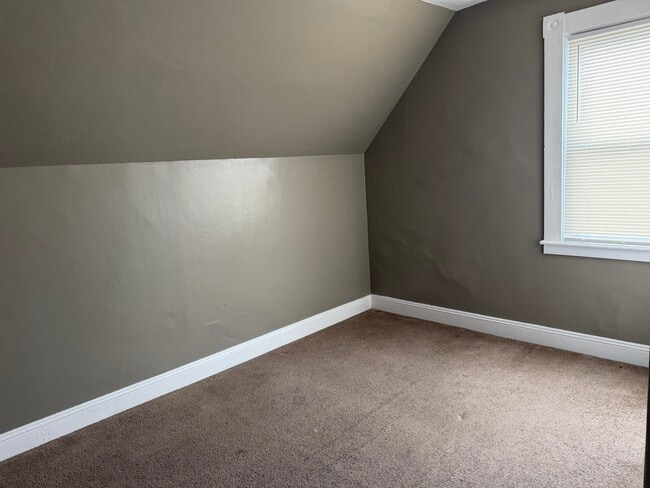 Building Photo - 10 Winsor St