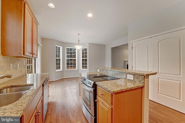 Building Photo - 609 Tebbston Dr