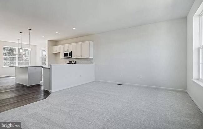 Building Photo - 39 Glenn View