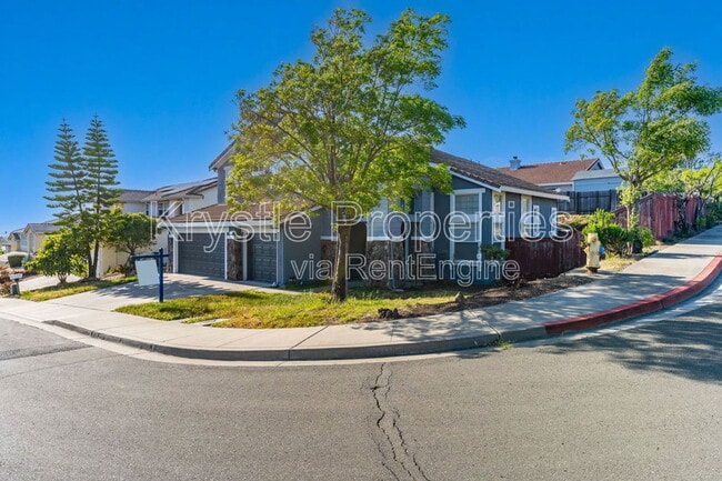 Building Photo - 35 Goldfinch Dr