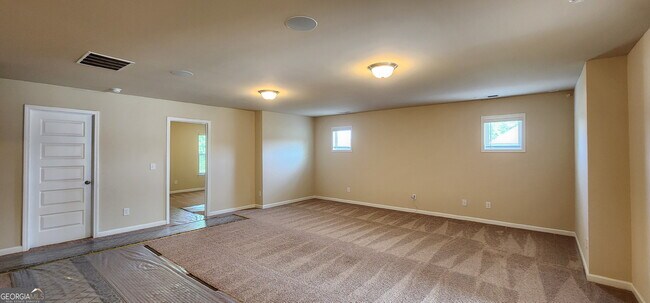 Building Photo - 525 Twelve Oaks Dr
