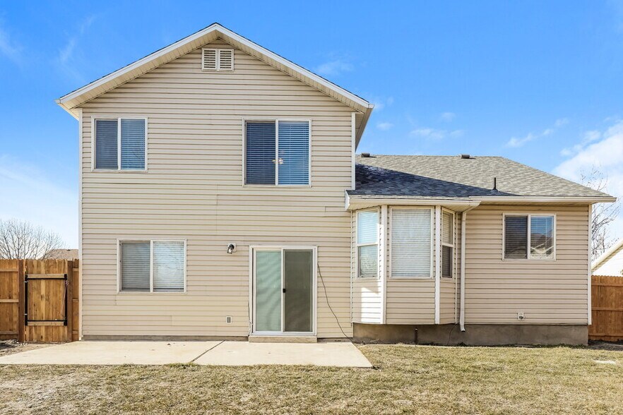 Building Photo - 3275 Newmark Dr