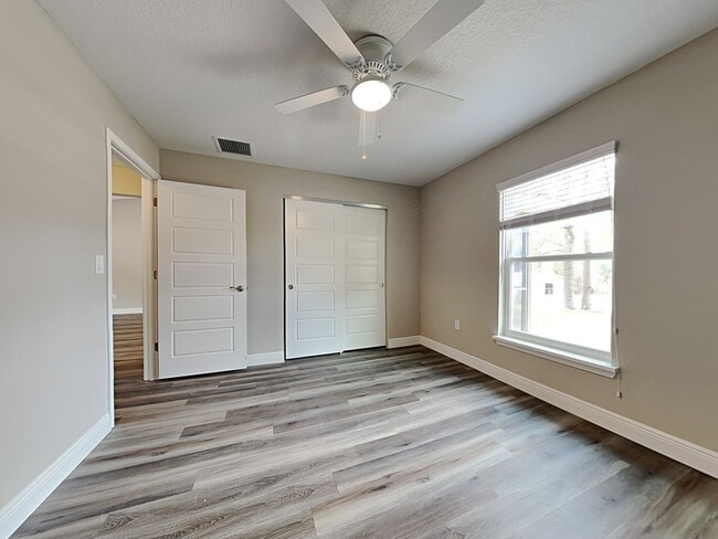 Building Photo - 7292 N Gibralter Dr