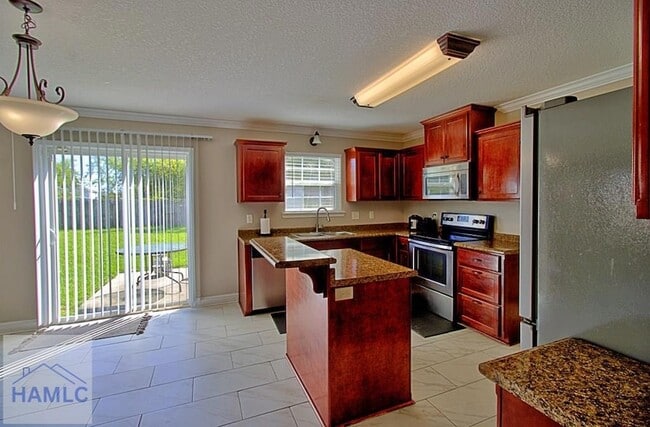 Building Photo - 305 Largo Ct