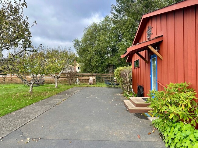 Building Photo - Furnished Studio Cottage on Peaceful Ranch Property – All Utilities Included