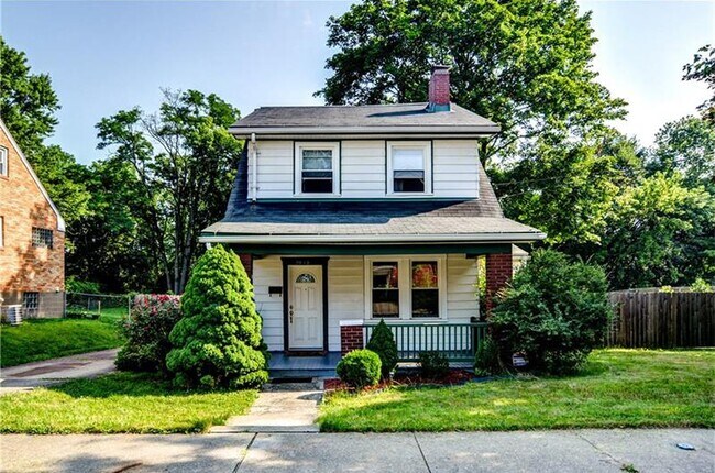 Building Photo - 2038 Stonelea St